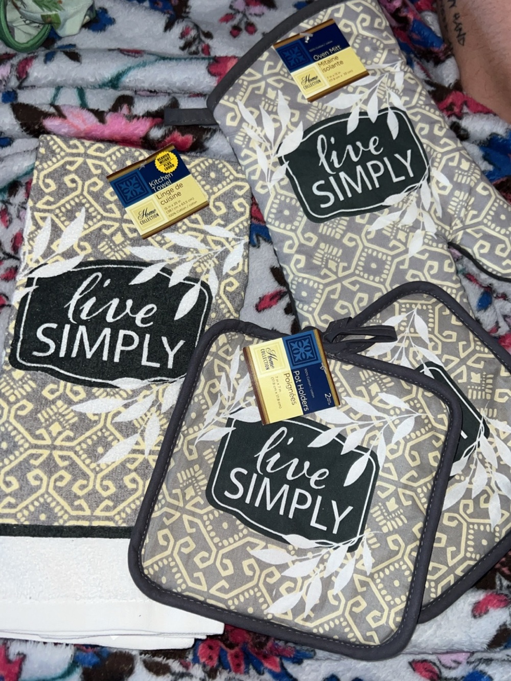 Live Simply Kitchen Set - Neutral Gray & Cream